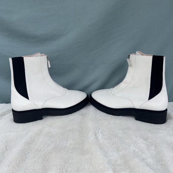 GUC STUART WEITZMAN Lodge Zip Leather Bootie in White Size 8B **defects** Moto - Picture 3 of 11